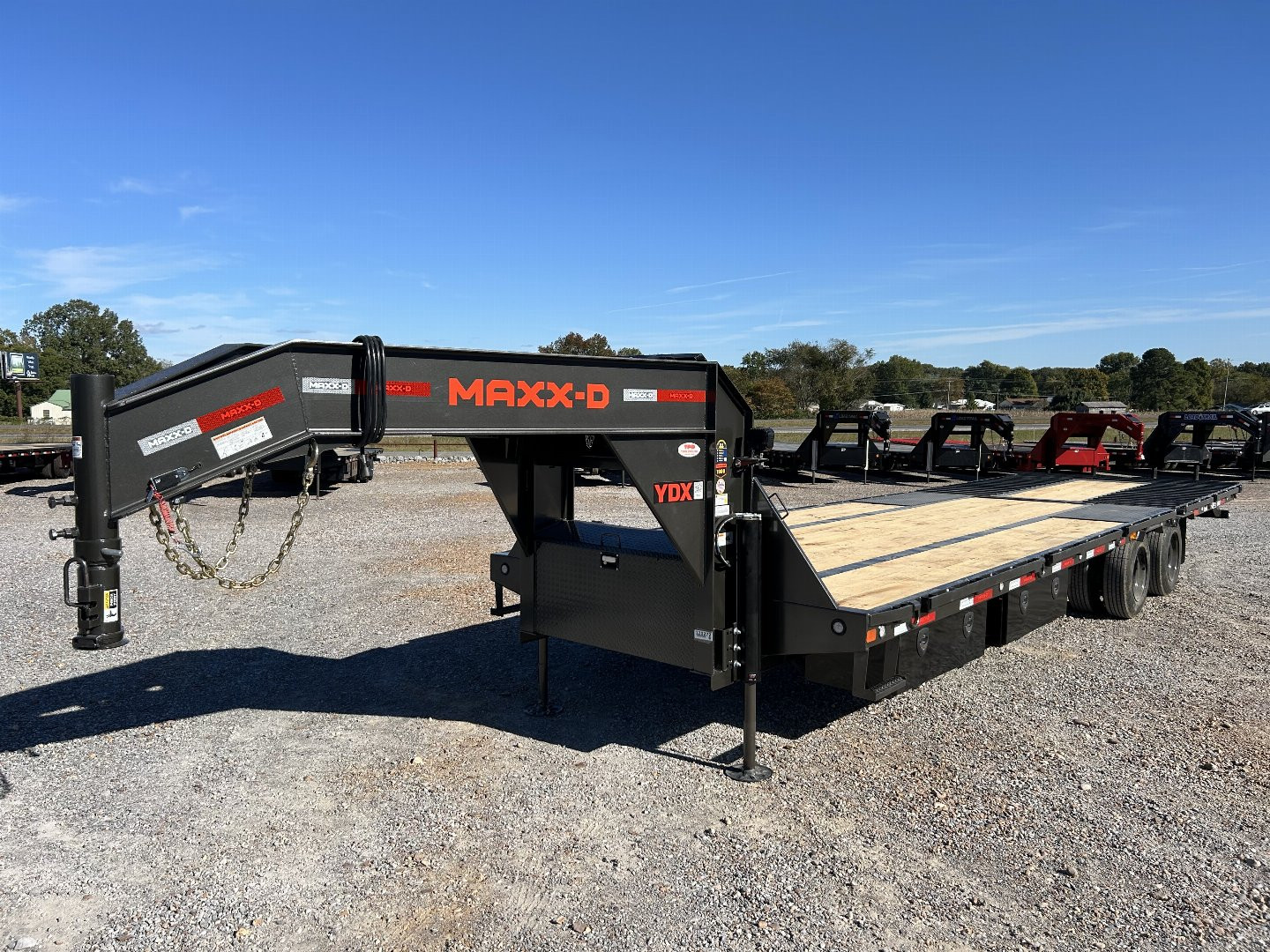 New 2025 MAXXD 32' x 102" 30k Hyd Dove Gooseneck Trailer