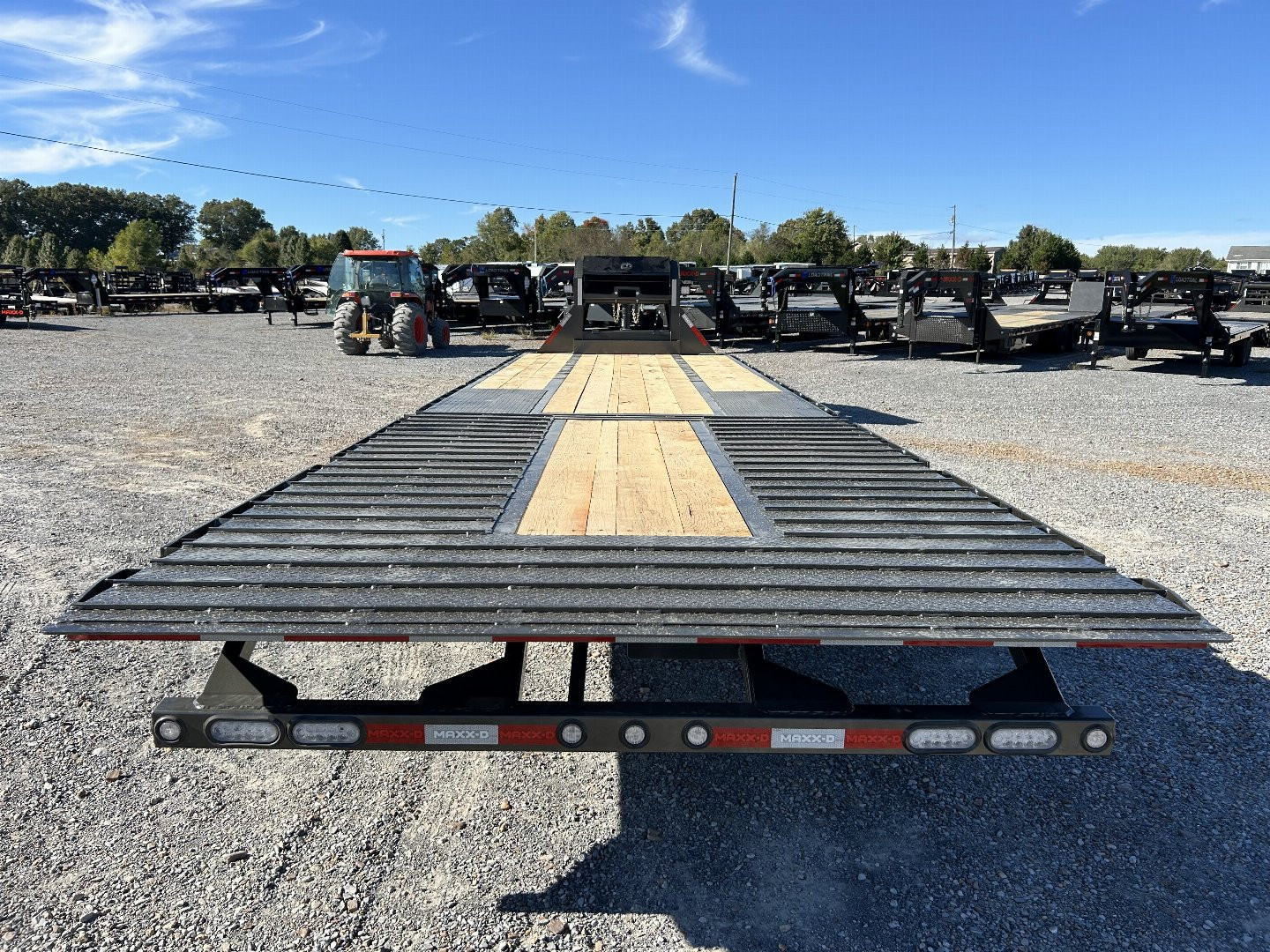 New 2025 MAXXD 32' x 102" 30k Hyd Dove Gooseneck Trailer