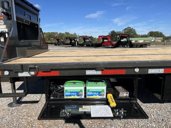 New 2025 MAXXD 32' x 102" 30k Hyd Dove Gooseneck Trailer