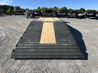 New 2025 MAXXD 32' x 102" 30k Hyd Dove Gooseneck Trailer