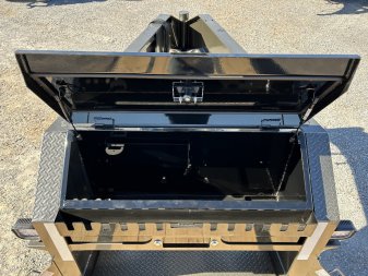 New 2025 MAXXD 32' x 102" 30k Hyd Dove Gooseneck Trailer