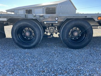 New 2025 MAXXD 32' x 102" 30k Hyd Dove Gooseneck Trailer
