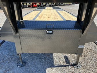 New 2025 MAXXD 32' x 102" 30k Hyd Dove Gooseneck Trailer