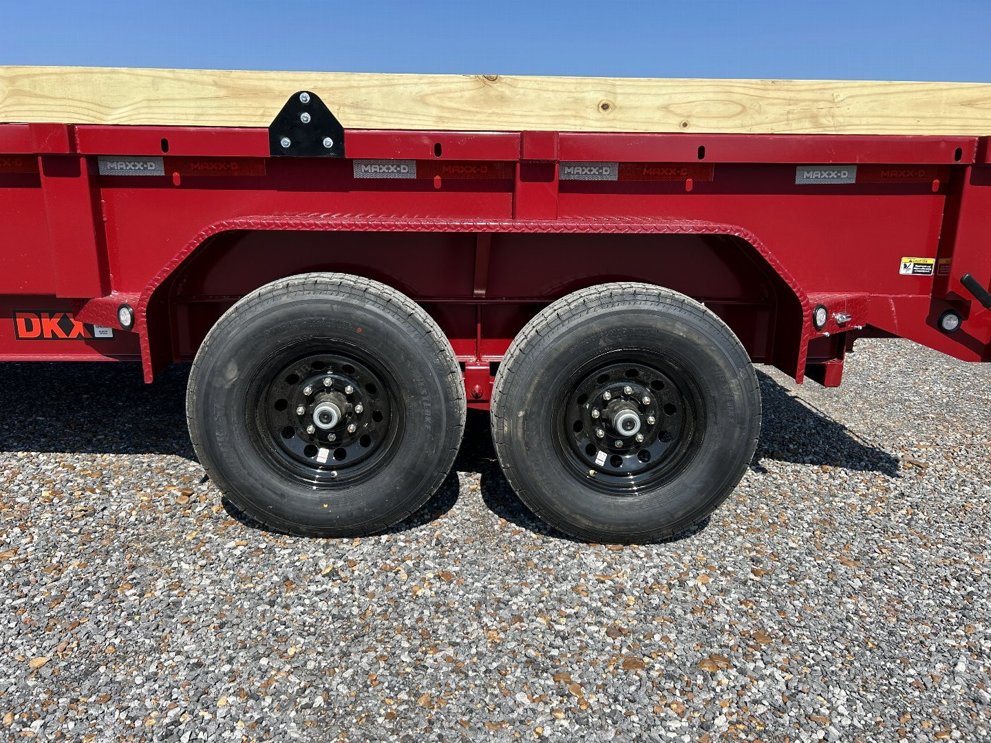 New 2025 MAXXD 83"x14' 14k Dump Trailer