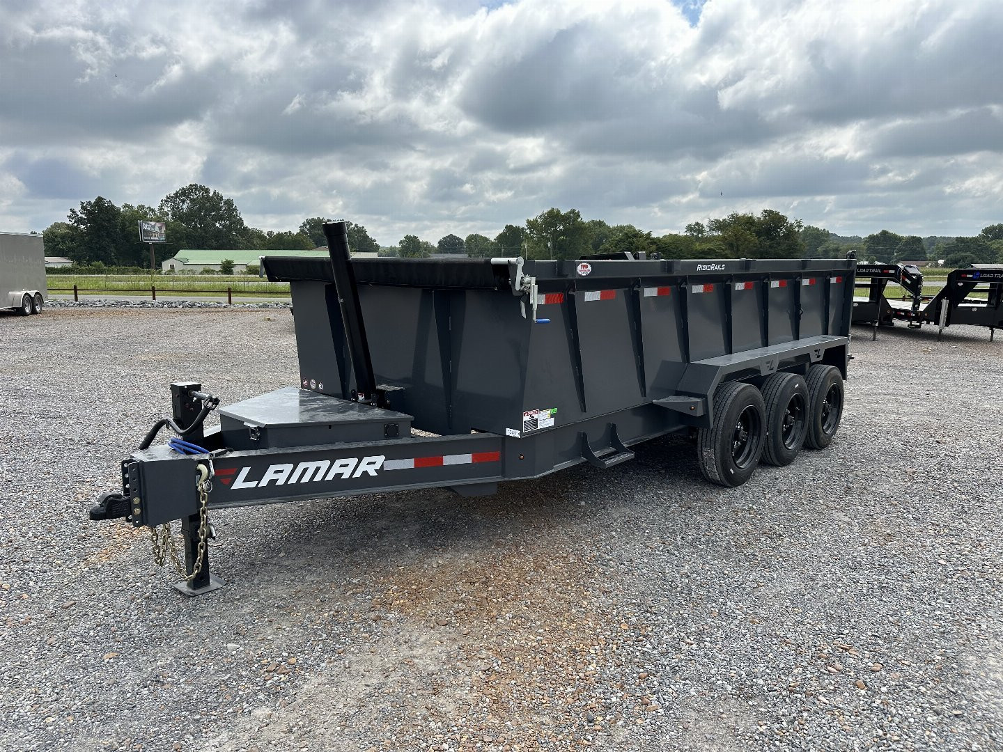 New 2025 Lamar 83