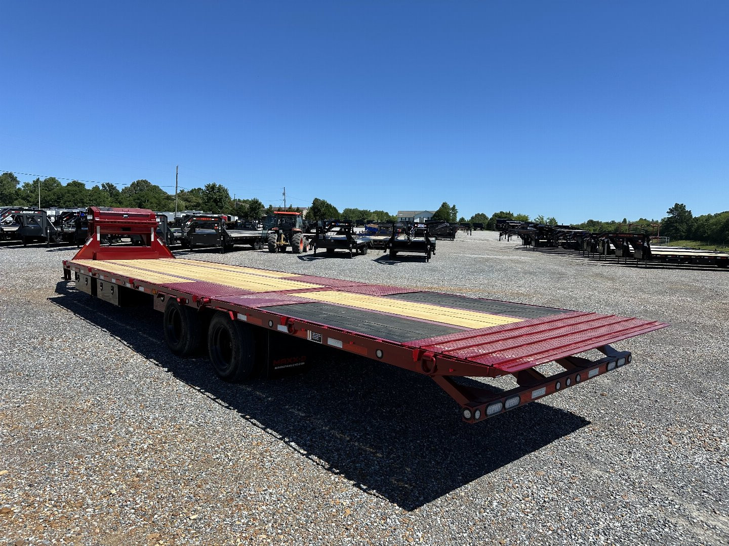 New 2025 MAXXD 34' x 102" 30k Hyd Dove Gooseneck Trailer