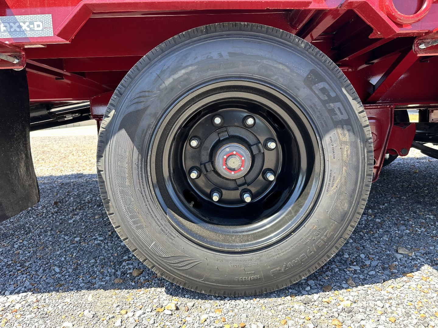 New 2025 MAXXD 34' x 102" 30k Hyd Dove Gooseneck Trailer