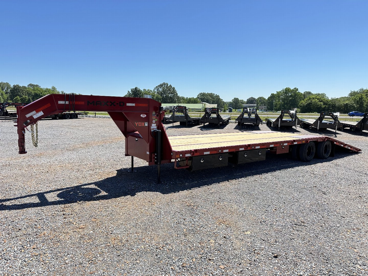 New 2025 MAXXD 34' x 102" 30k Hyd Dove Gooseneck Trailer
