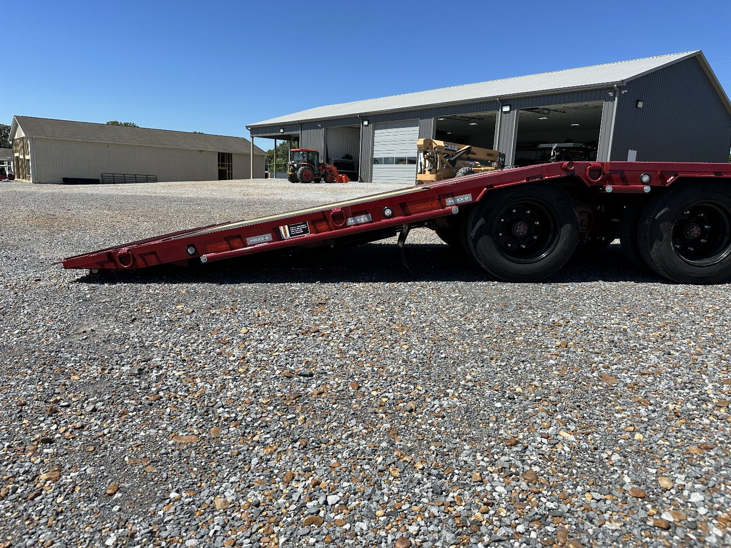 New 2025 MAXXD 34' x 102" 30k Hyd Dove Gooseneck Trailer