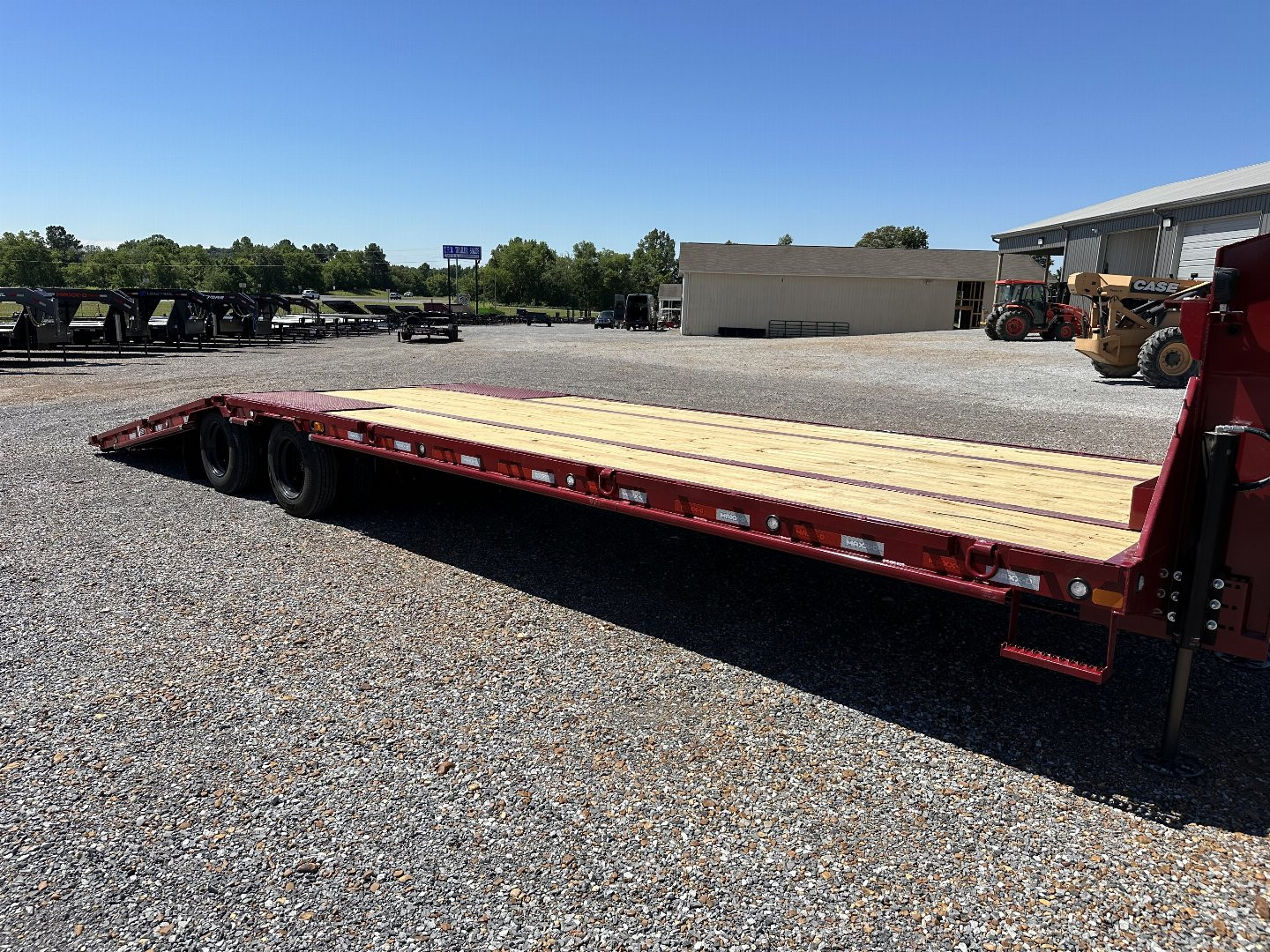 New 2025 MAXXD 34' x 102" 30k Hyd Dove Gooseneck Trailer