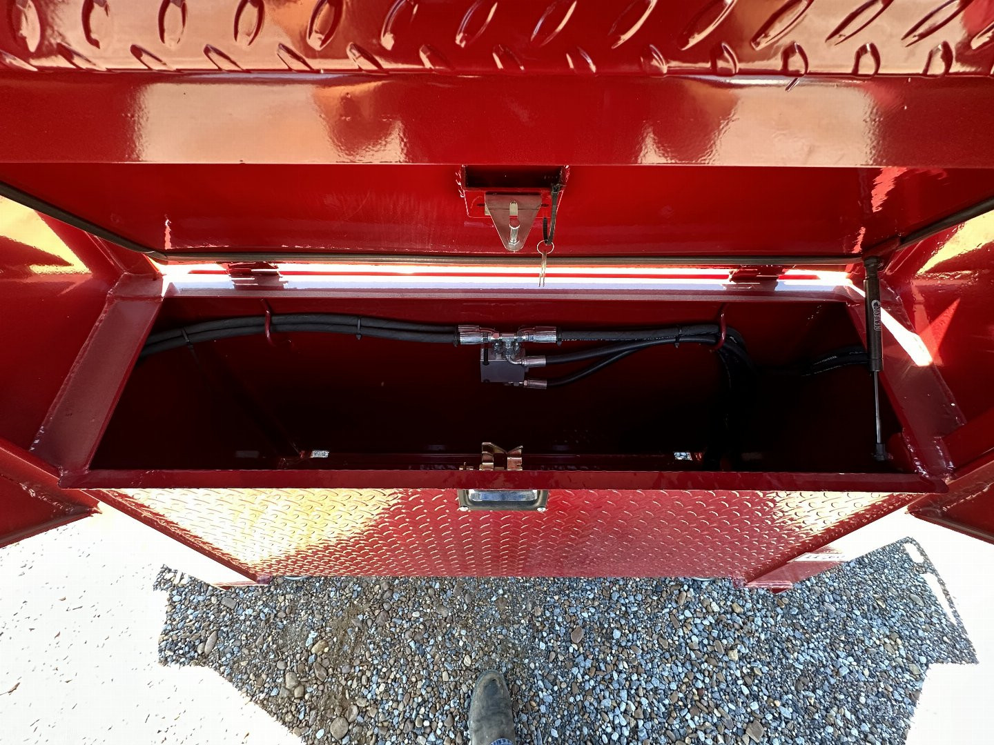 New 2025 MAXXD 34' x 102" 30k Hyd Dove Gooseneck Trailer