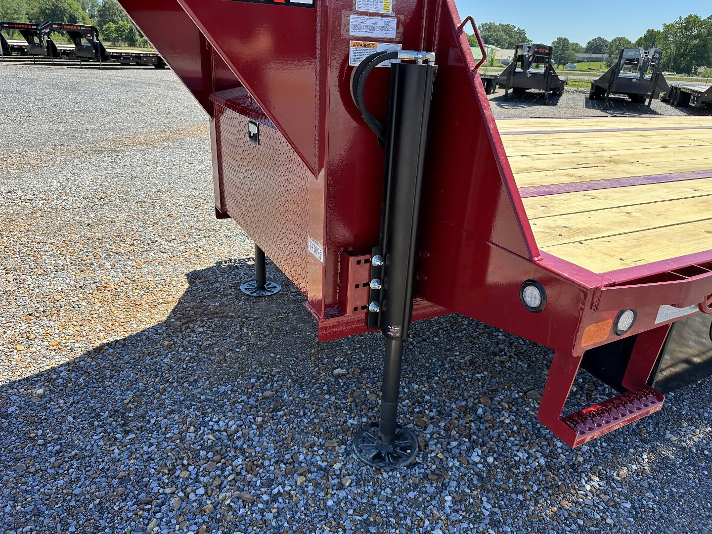 New 2025 MAXXD 34' x 102" 30k Hyd Dove Gooseneck Trailer