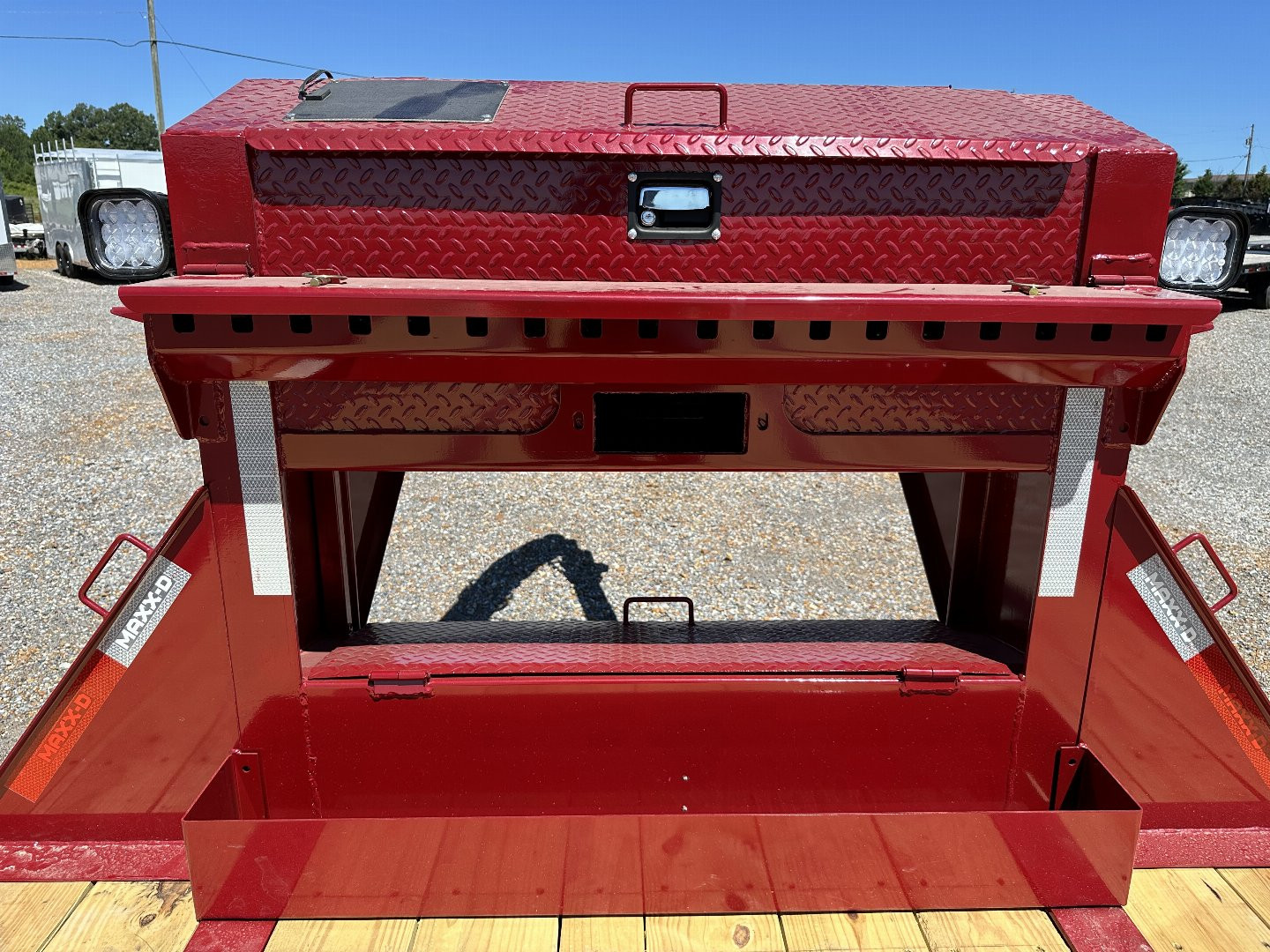 New 2025 MAXXD 34' x 102" 30k Hyd Dove Gooseneck Trailer