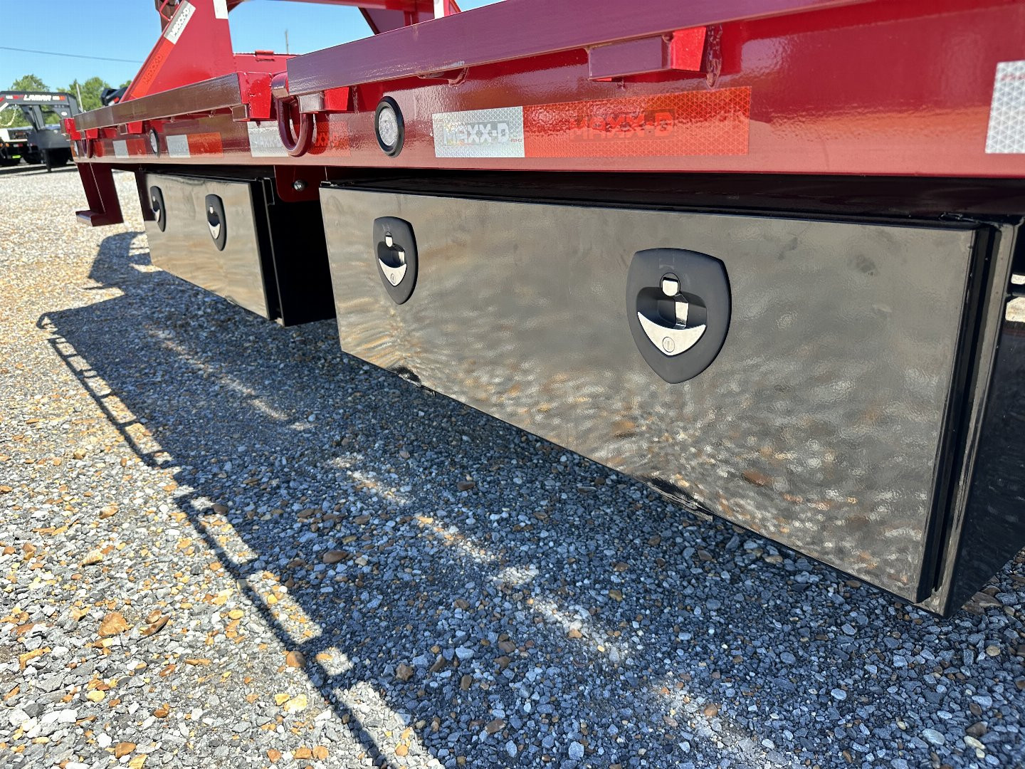New 2025 MAXXD 34' x 102" 30k Hyd Dove Gooseneck Trailer