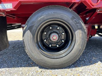 New 2025 MAXXD 34' x 102" 30k Hyd Dove Gooseneck Trailer