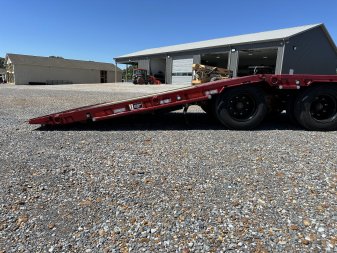 New 2025 MAXXD 34' x 102" 30k Hyd Dove Gooseneck Trailer