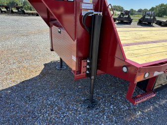 New 2025 MAXXD 34' x 102" 30k Hyd Dove Gooseneck Trailer