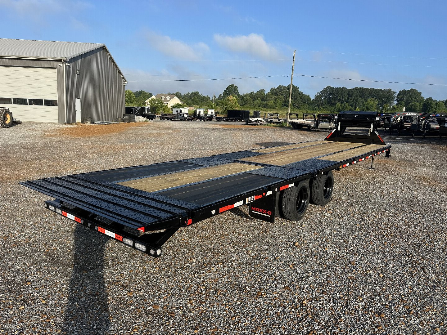 New 2025 MAXXD 34' x 102" 30k Hyd Dove Gooseneck Trailer