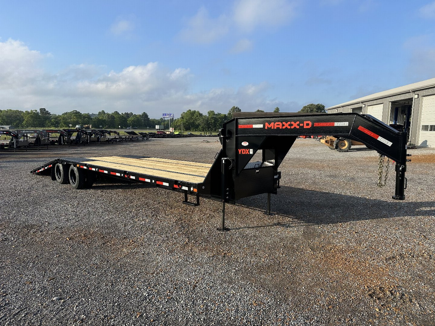 New 2025 MAXXD 34' x 102" 30k Hyd Dove Gooseneck Trailer
