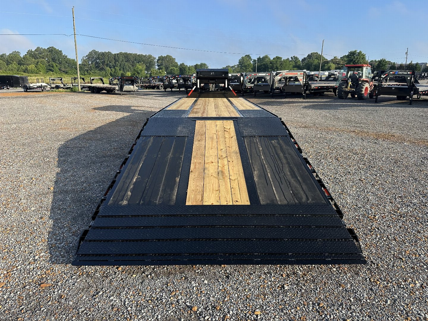 New 2025 MAXXD 34' x 102" 30k Hyd Dove Gooseneck Trailer