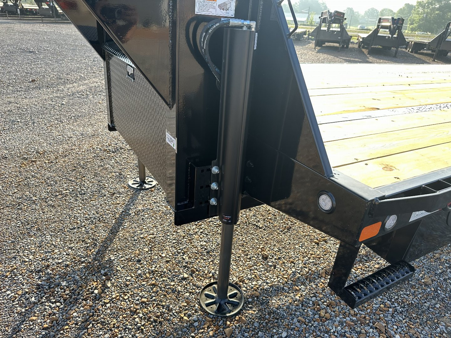 New 2025 MAXXD 34' x 102" 30k Hyd Dove Gooseneck Trailer
