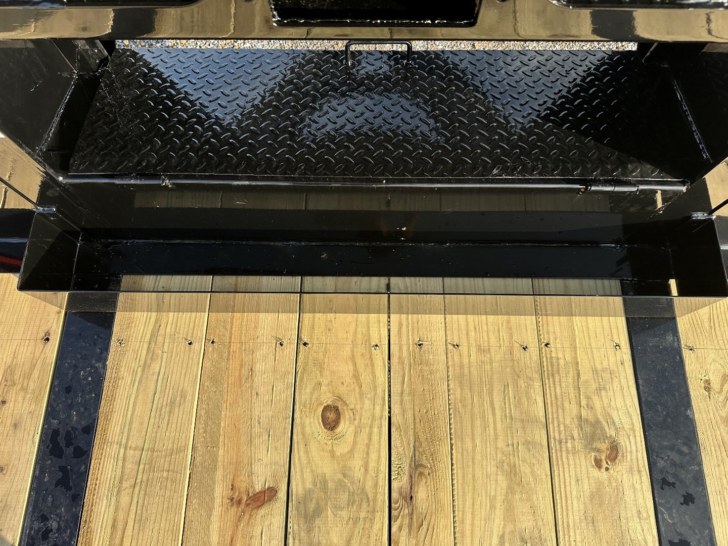 New 2025 MAXXD 34' x 102" 30k Hyd Dove Gooseneck Trailer