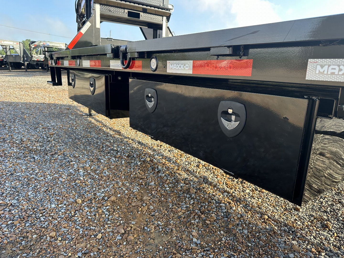 New 2025 MAXXD 34' x 102" 30k Hyd Dove Gooseneck Trailer
