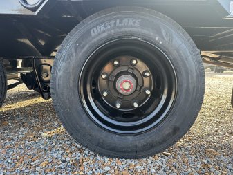 New 2025 MAXXD 34' x 102" 30k Hyd Dove Gooseneck Trailer