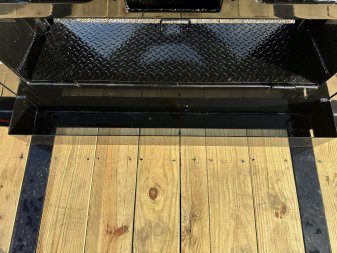 New 2025 MAXXD 34' x 102" 30k Hyd Dove Gooseneck Trailer