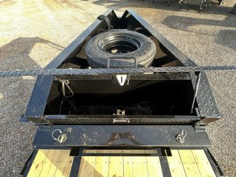 New 2025 MAXXD 34' x 102" 30k Hyd Dove Gooseneck Trailer
