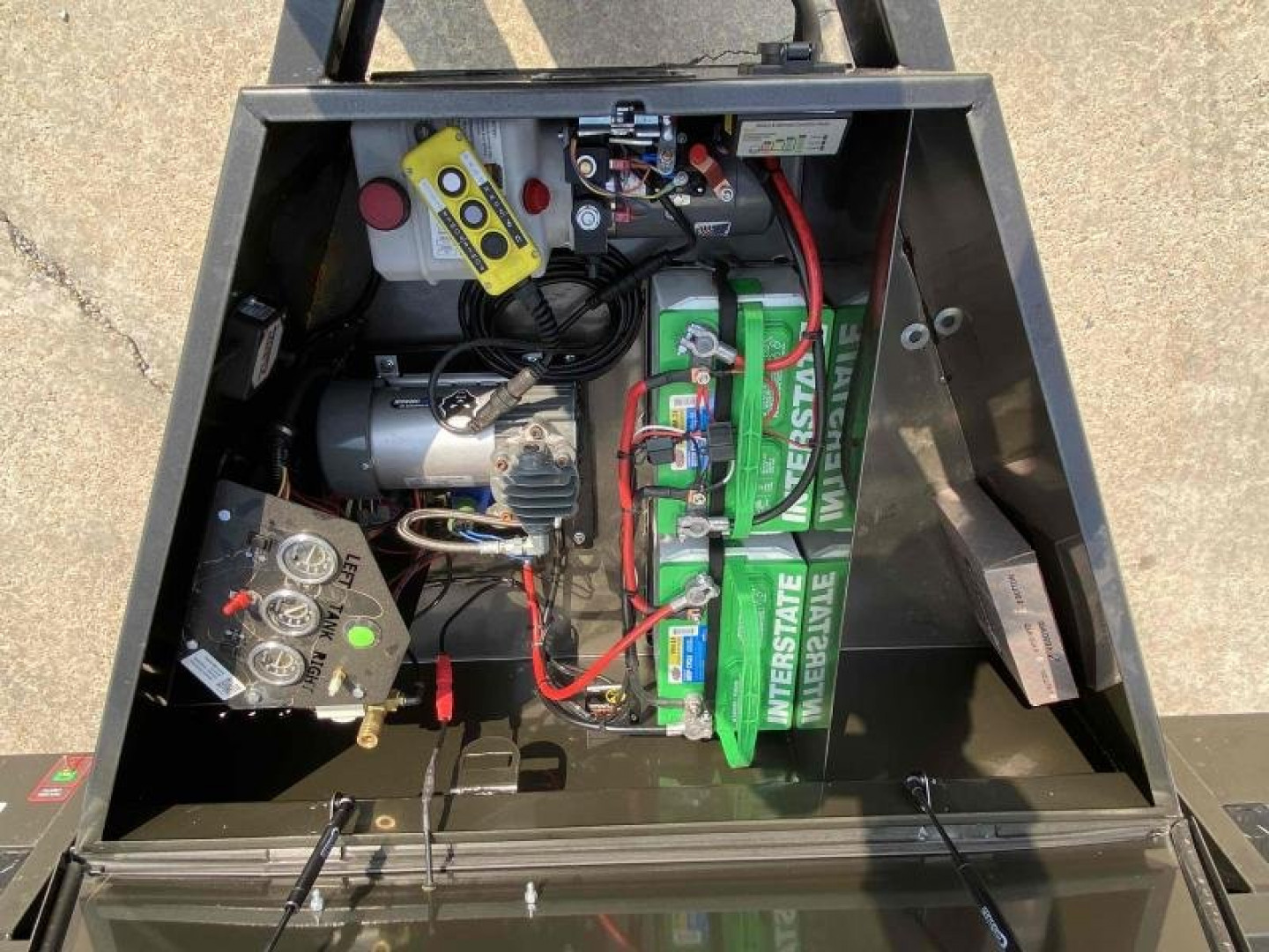 New 2023 MAXXD 24' 10K Drop N Load Trailer