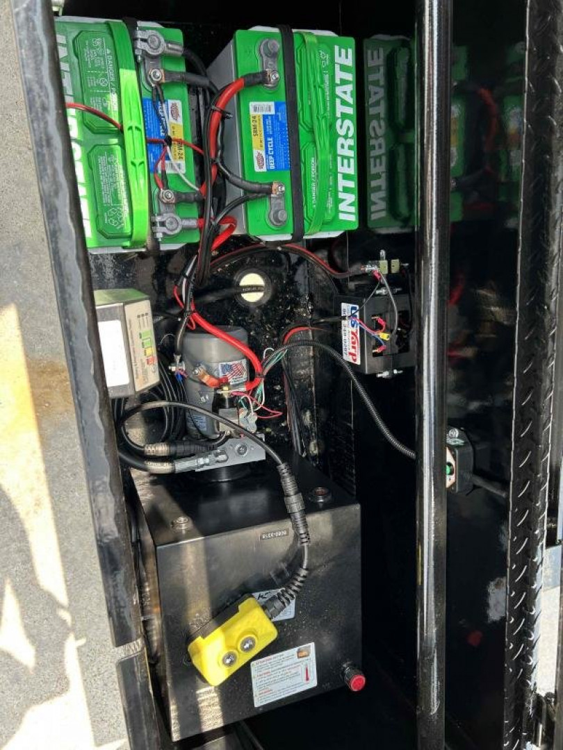 New 2023 MAXXD 16' x 83" 17.5k Telescopic Gooseneck Dump Trailer