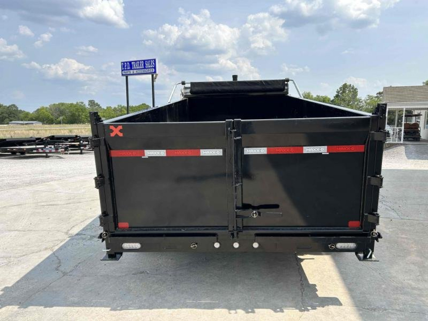 New 2023 MAXXD 16' x 83" 17.5k Telescopic Gooseneck Dump Trailer