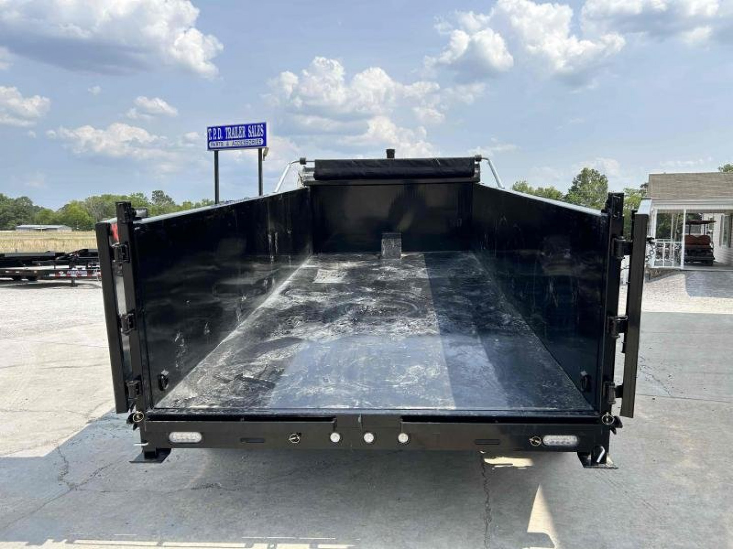 New 2023 MAXXD 16' x 83" 17.5k Telescopic Gooseneck Dump Trailer