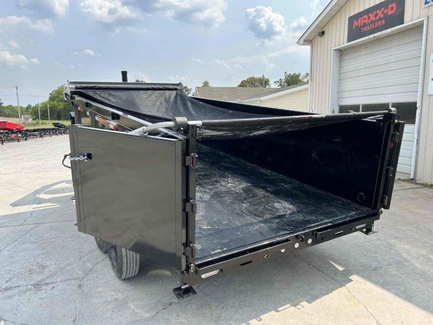 New 2023 MAXXD 16' x 83" 17.5k Telescopic Gooseneck Dump Trailer