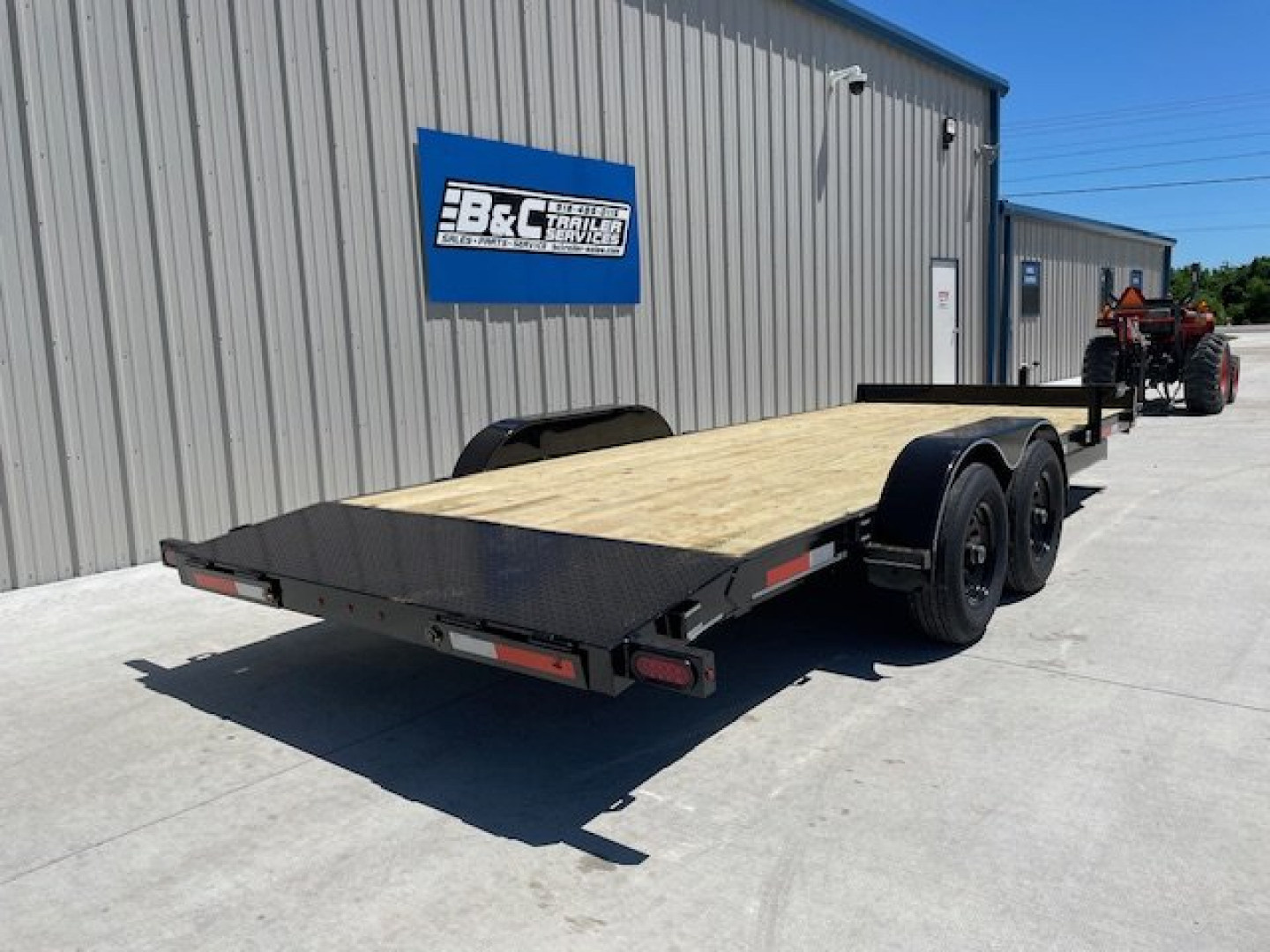 New 2025 DAVIDSON 83X20 BUMPER PULL WOOD FLOOR CAR HAULER W/ SLIDEOUT RAMPS ,2' DOVE (2) 5200lb AXLES, GVWR 9900#
