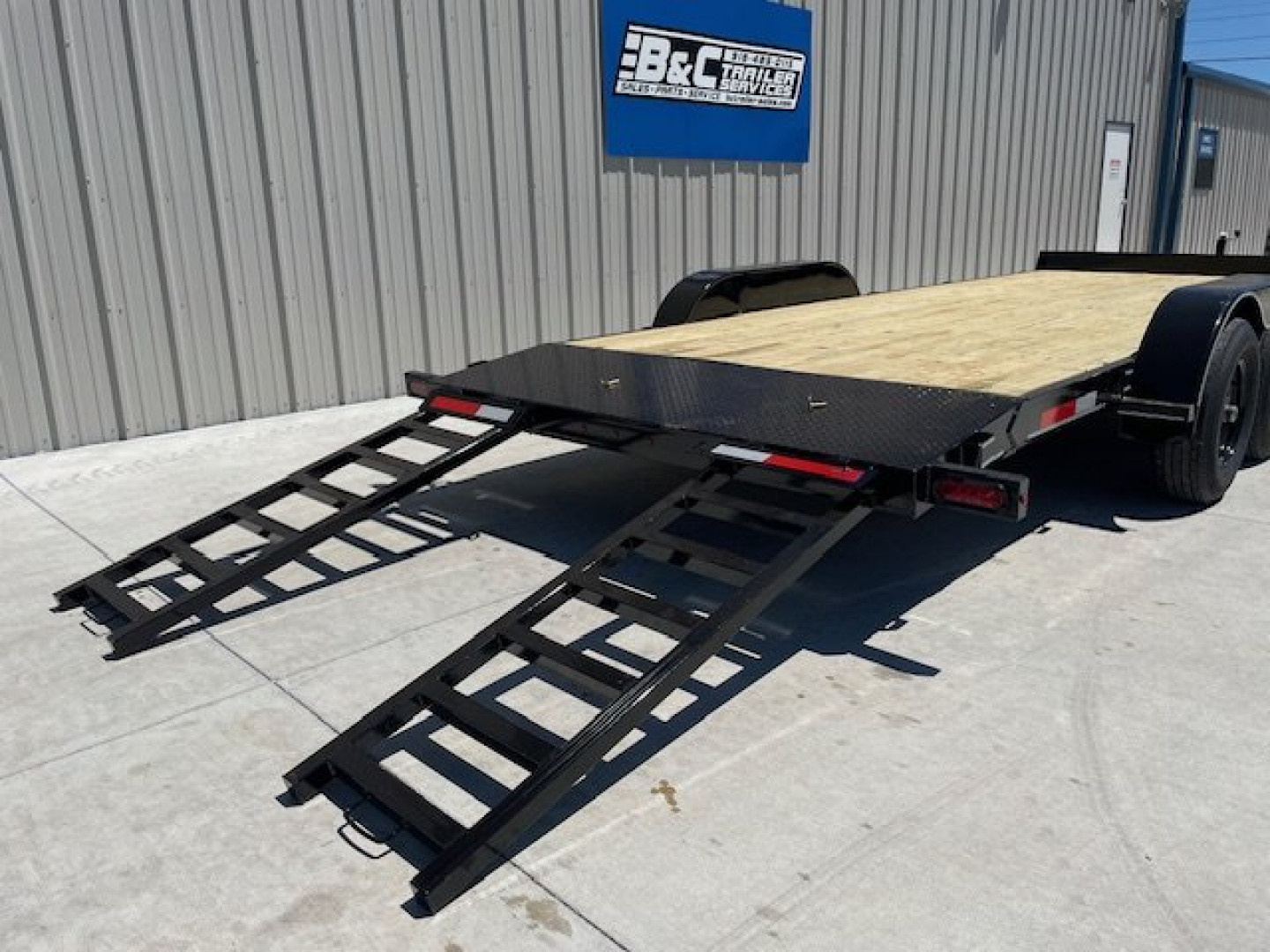 New 2025 DAVIDSON 83X20 BUMPER PULL WOOD FLOOR CAR HAULER W/ SLIDEOUT RAMPS ,2' DOVE (2) 5200lb AXLES, GVWR 9900#