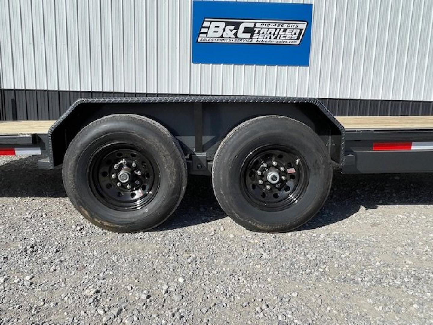 New 2025 DAVIDSON 83X22 (18+4) EQUIPMENT/CAR HAULER TILT BED W/(2) 7K AXLES