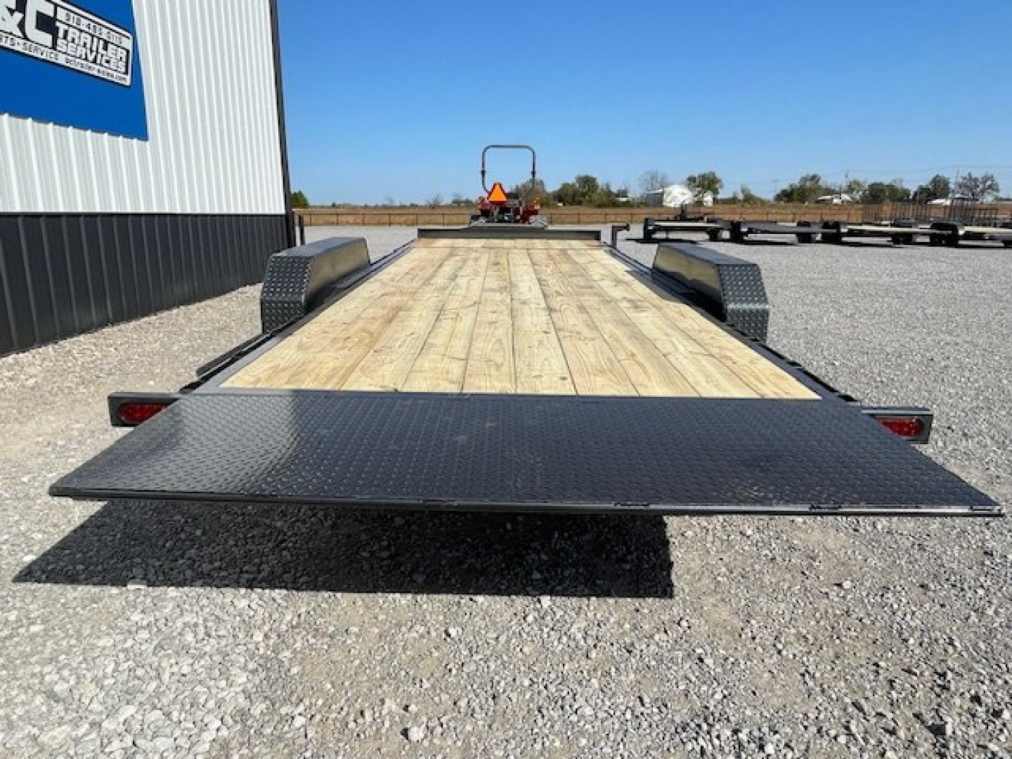 New 2025 DAVIDSON 83X22 (18+4) EQUIPMENT/CAR HAULER TILT BED W/(2) 7K AXLES