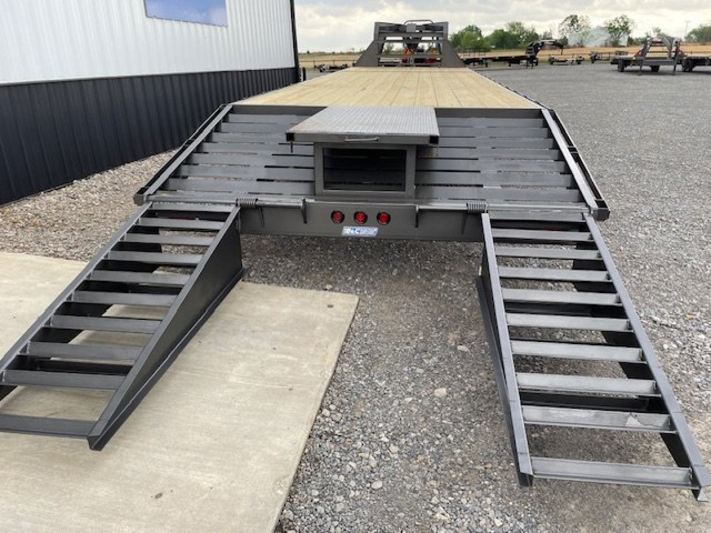 New 2024 LONGHORN GOOSENECK 102X40 35+5 (40') TANDEM DUALS W (2) 12,000# AXLES, GVWR 25900