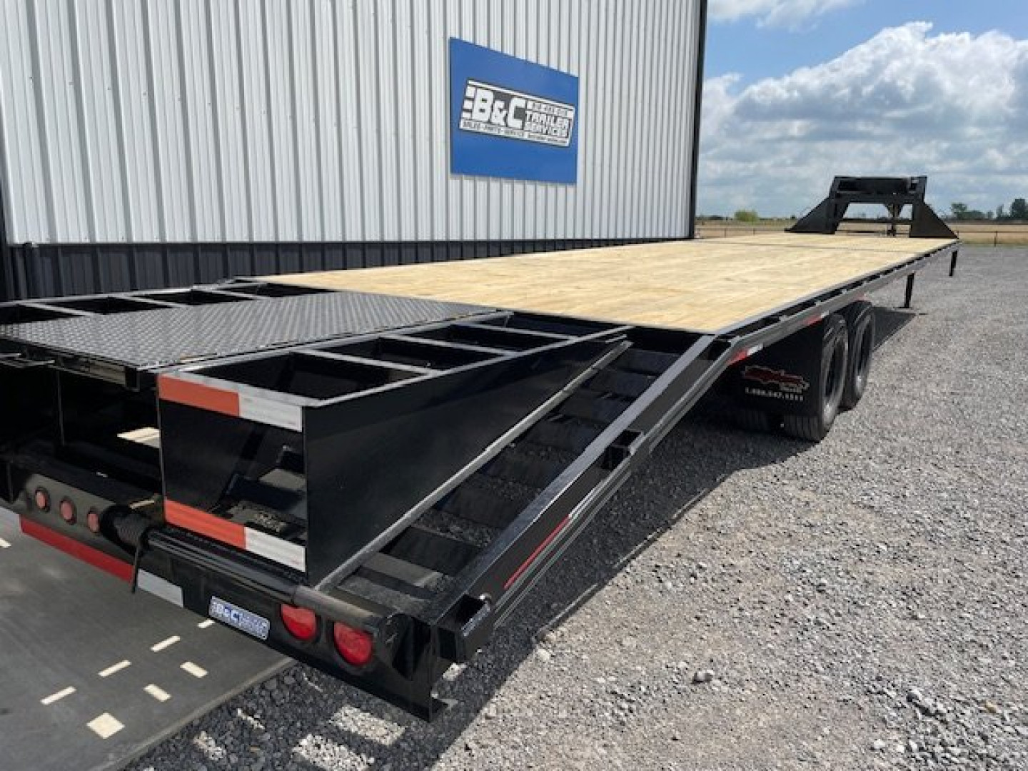 New 2024 LONGHORN GOOSENECK 102X40 35+5 (40') TANDEM DUALS W (2) 12,000# AXLES, GVWR 25900