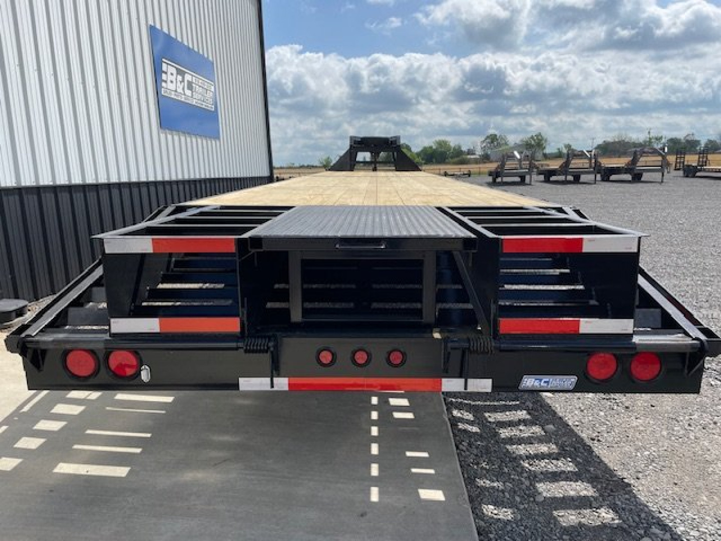 New 2024 LONGHORN GOOSENECK 102X40 35+5 (40') TANDEM DUALS W (2) 12,000# AXLES, GVWR 25900