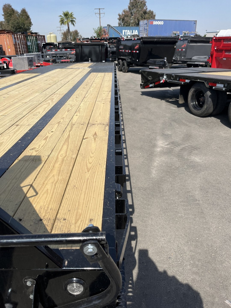 New 2025 MAXXD YDX10236 Flatbed Trailer