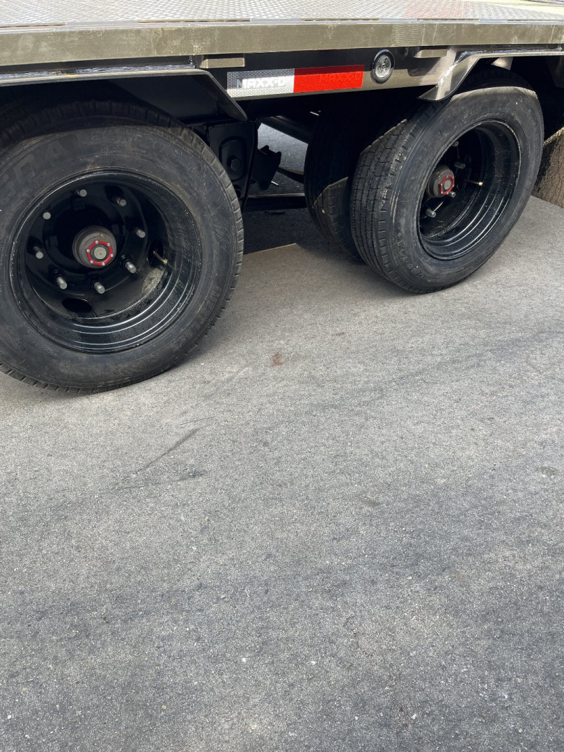 New 2025 MAXXD LHX10232 Flatbed Trailer