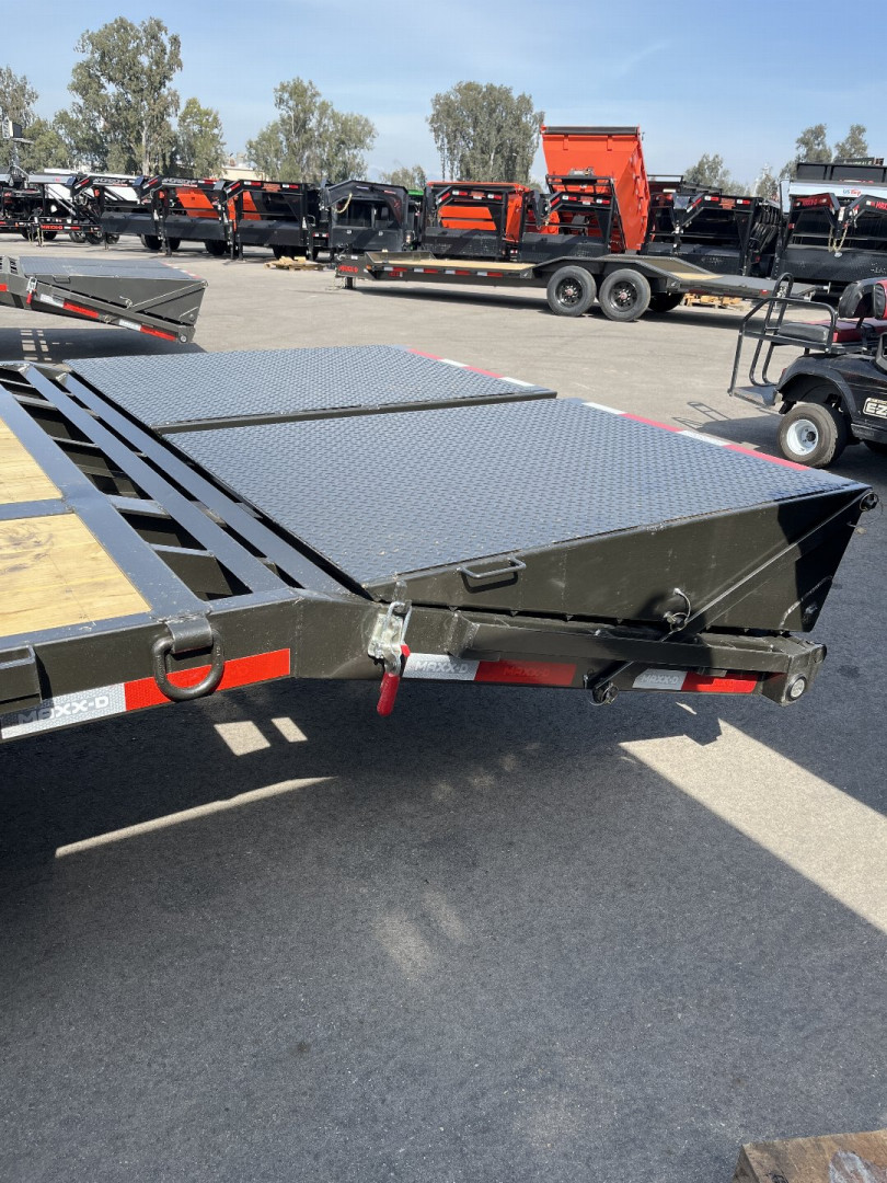 New 2025 MAXXD LHX10232 Flatbed Trailer