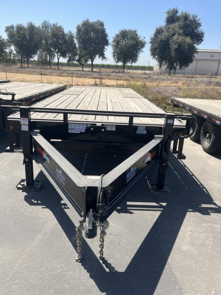 New 2022 East Texas Trailers PH0222082 Deckover Trailer