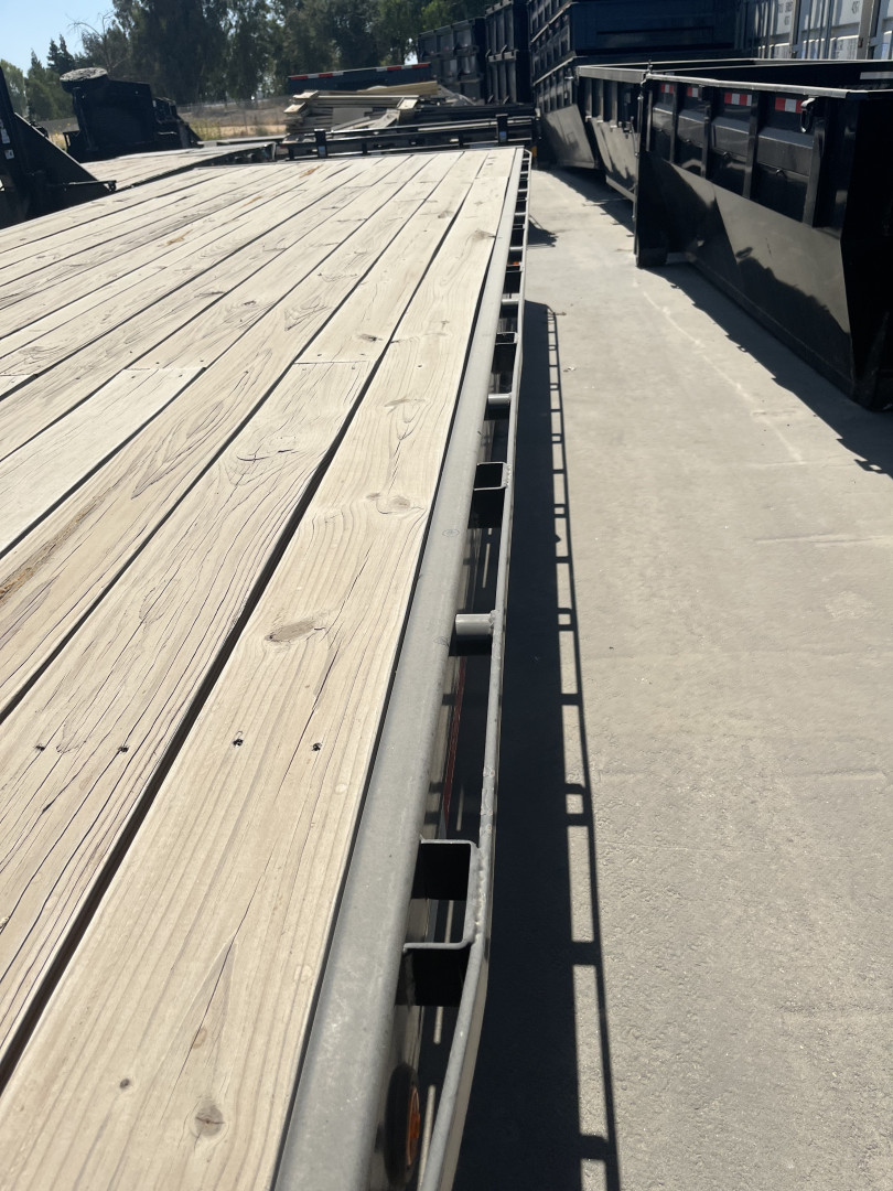 New 2022 East Texas Trailers PH0224082 Deckover Trailer