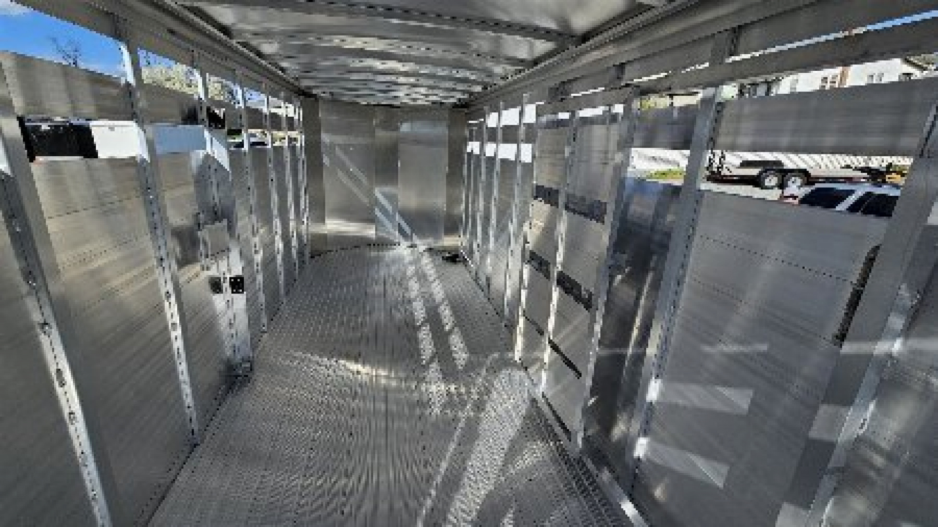 New 2025 Featherlite Trailers 8107 6'6"X20TA Stock / Stock Combo Trailer