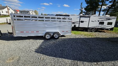 New 2025 Featherlite Trailers 8107 6'6"X20TA Stock / Stock Combo Trailer