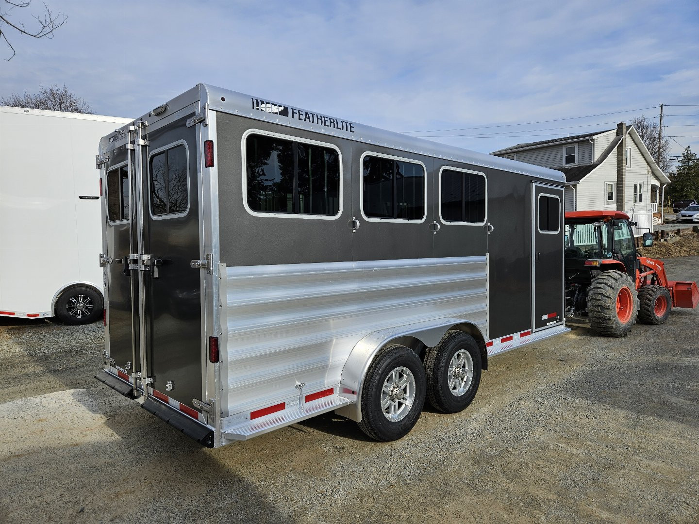 New 2025 Featherlite Trailers 9400 7X17.5 Horse Trailer